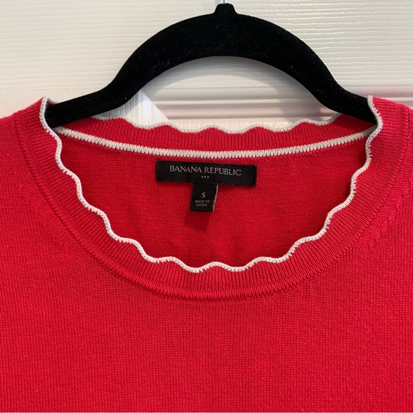 Banana Republic Pullover Knit with Scalloped Crew Neck - Picture 2 of 4